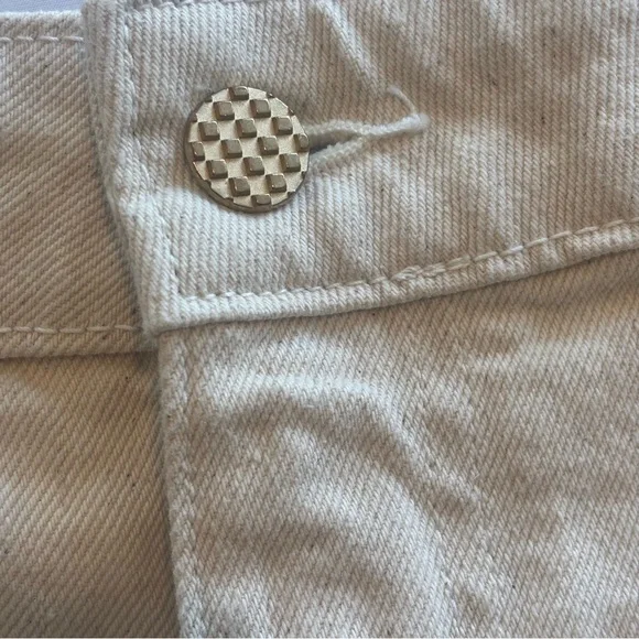ZARA Cream Off White Cut Off High Waist Shorts with Adorable Button NWOT Size 6 - Picture 5 of 16